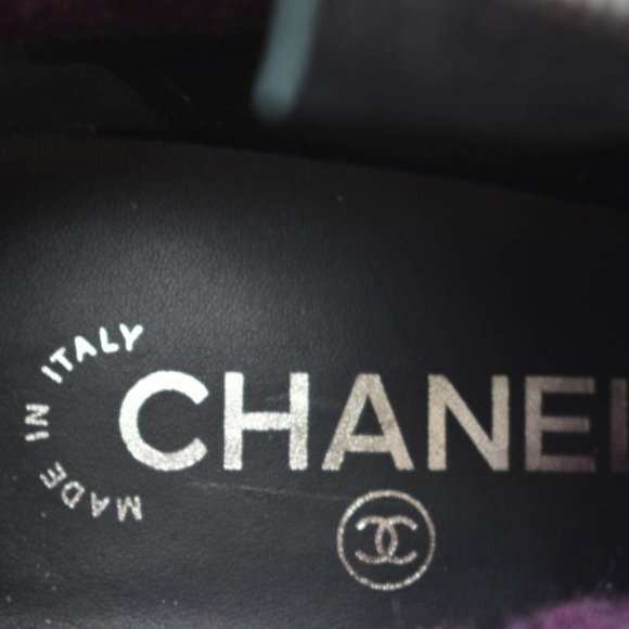 CHANEL: Distressed Leather, fabric Snap Buttons  - "CC" Logo Ankle Boot - Picture 12 of 12